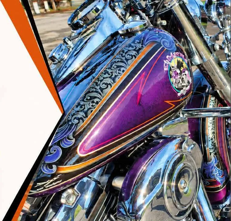 Depósito de moto custom pintado en Kandy violeta con detalles cromados